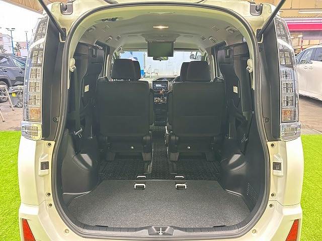 トヨタ ヴォクシーの画像12