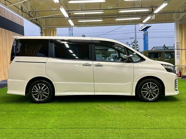 トヨタ ヴォクシーの画像15