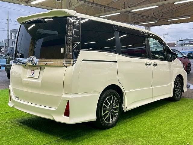 トヨタ ヴォクシーの画像16