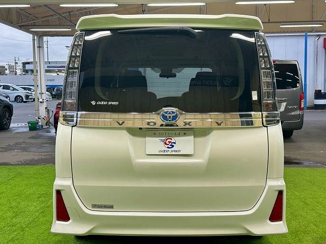 トヨタ ヴォクシーの画像17