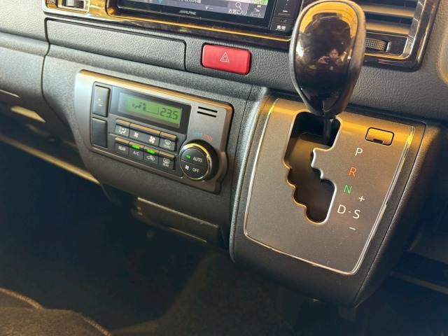 ハイエースバンロングボディスーパーGL ダークプライム2 内装他