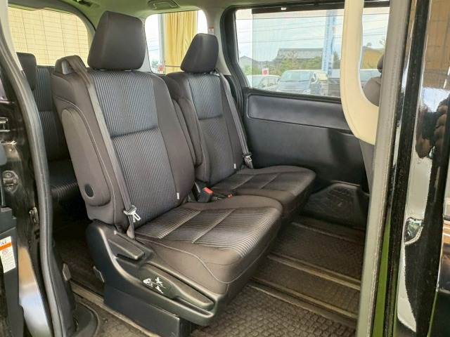 トヨタ ヴォクシーの画像11