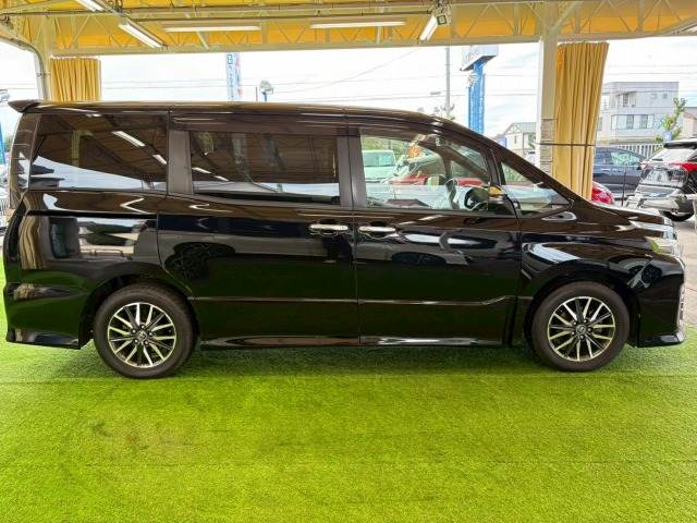 トヨタ ヴォクシーの画像15