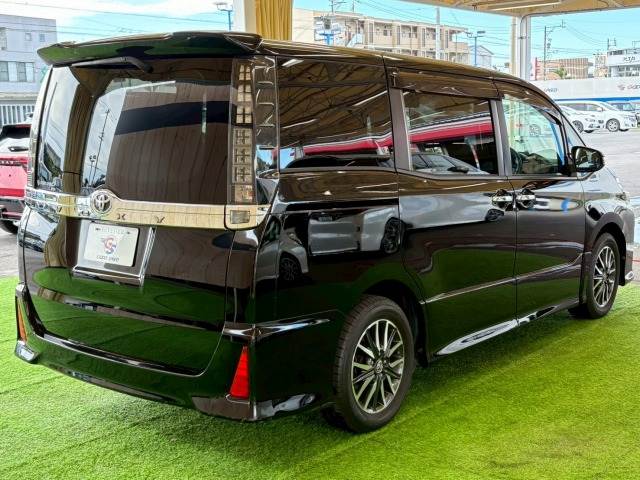 トヨタ ヴォクシーの画像16