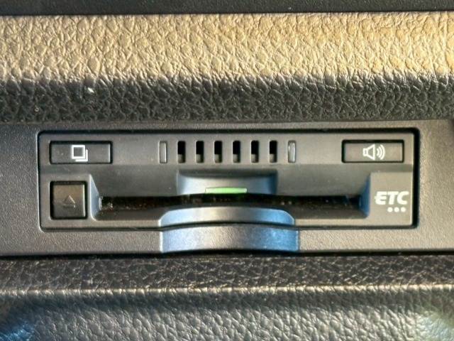 トヨタ ヴォクシーハイブリッドの画像8