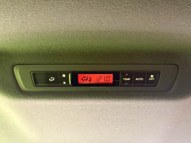 トヨタ ヴォクシーハイブリッドの画像9