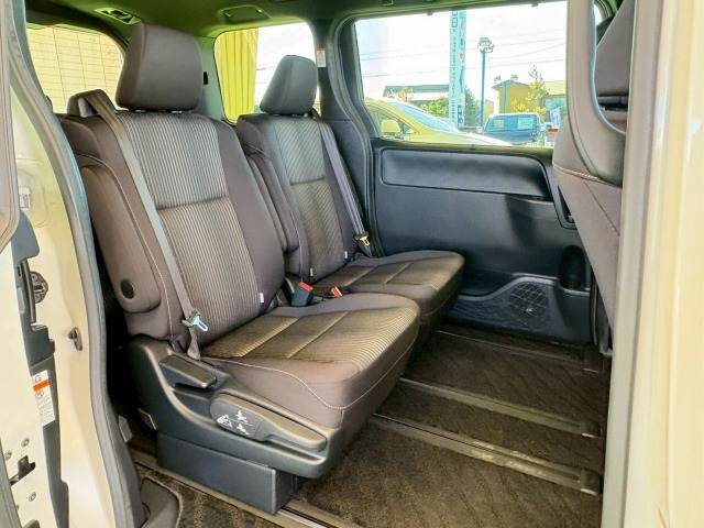 トヨタ ヴォクシーハイブリッドの画像11