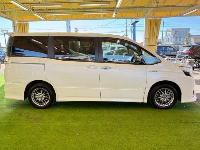 トヨタ ヴォクシーハイブリッドの画像15