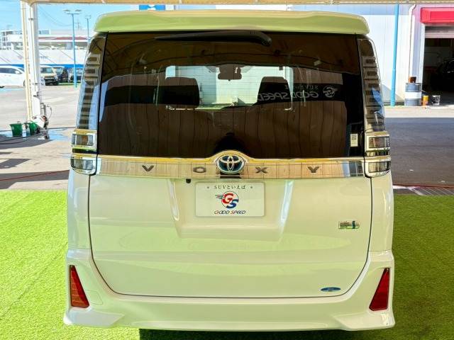 トヨタ ヴォクシーハイブリッドの画像17