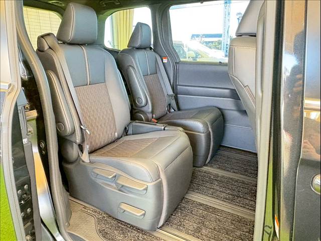 トヨタ ノアハイブリッドの画像11