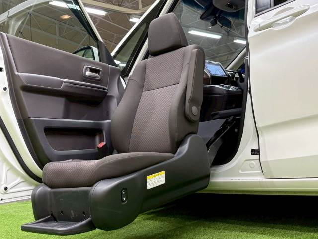 フリードB Honda SENSING 内装他