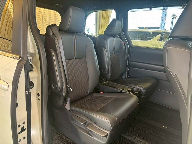 トヨタ ノアハイブリッドの画像11