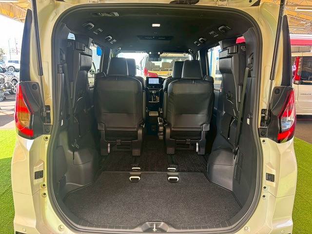 トヨタ ノアハイブリッドの画像12