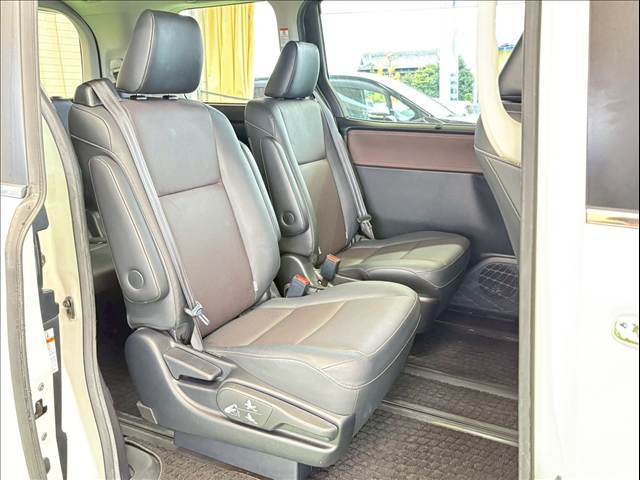 トヨタ&nbsp;エスクァイアハイブリッドの画像11