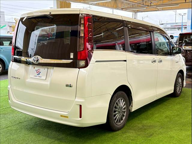 トヨタ&nbsp;エスクァイアハイブリッドの画像16