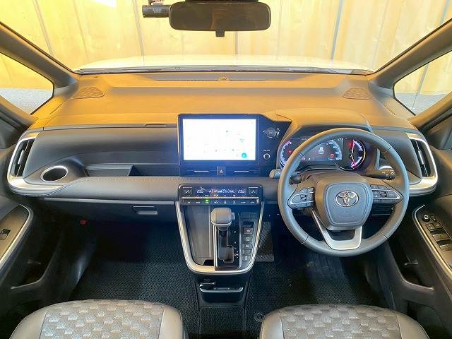 トヨタ&nbsp;ヴォクシーの画像3