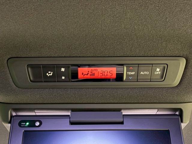 トヨタ&nbsp;ヴォクシーハイブリッドの画像9