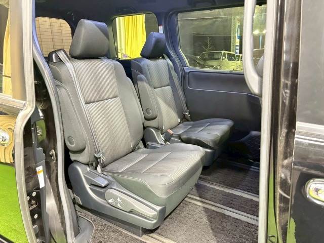 トヨタ&nbsp;ヴォクシーハイブリッドの画像11