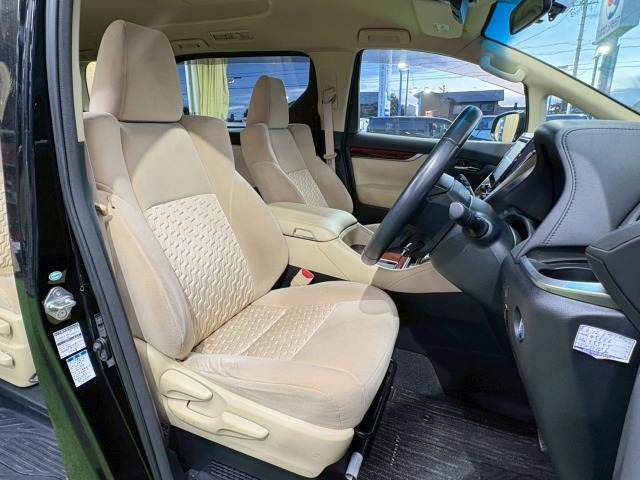 トヨタ アルファードハイブリッドの画像9