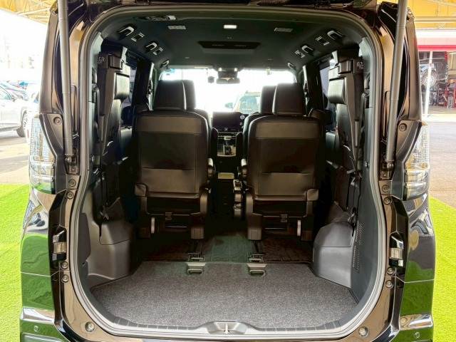 トヨタ&nbsp;ヴォクシーハイブリッドの画像12