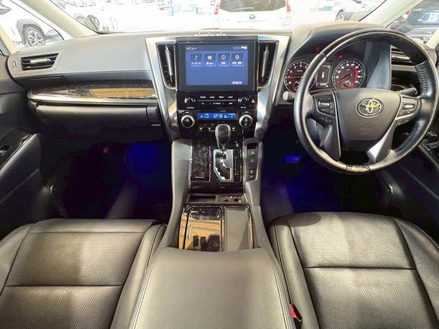 トヨタ アルファードの画像2