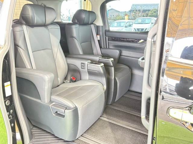 トヨタ アルファードの画像11