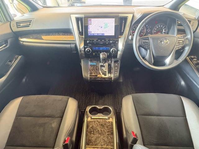 トヨタ&nbsp;アルファードの画像3