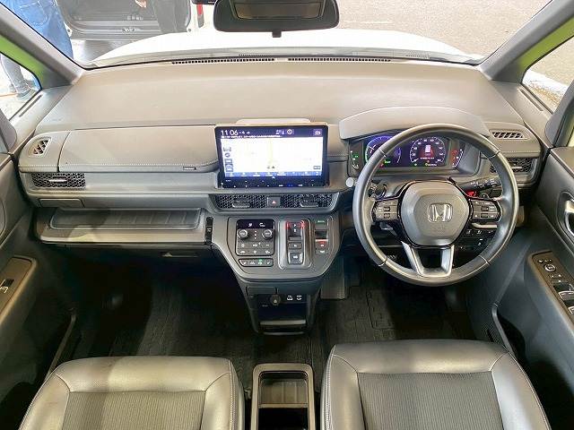 ステップワゴンe:HEV SPADA 内装他