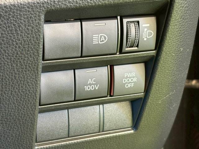 トヨタ ノアハイブリッドの画像8