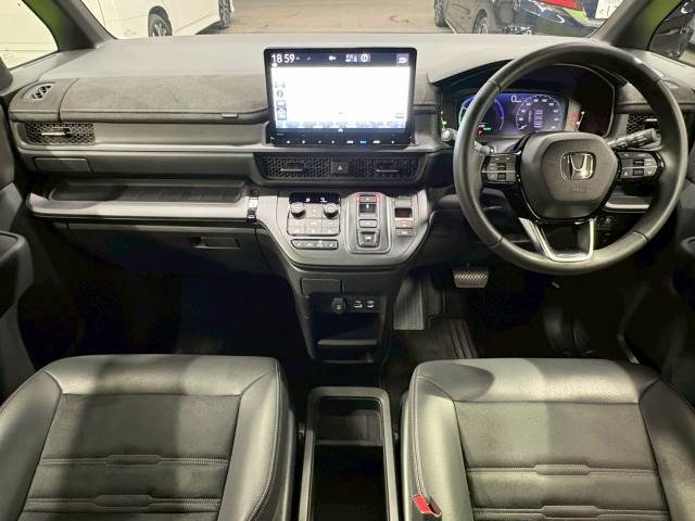 ステップワゴンe:HEV SPADA PREMIUM LINE 内装他