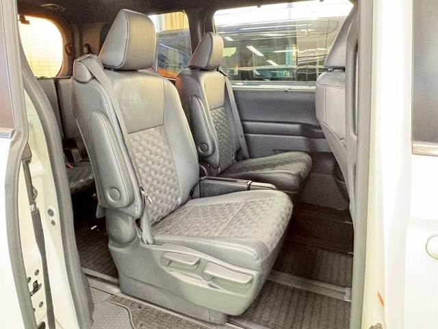 トヨタ ヴォクシーハイブリッドの画像11