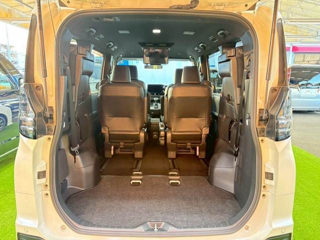 トヨタ ヴォクシーハイブリッドの画像12