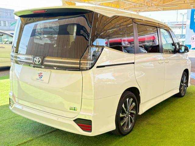 トヨタ ヴォクシーハイブリッドの画像16