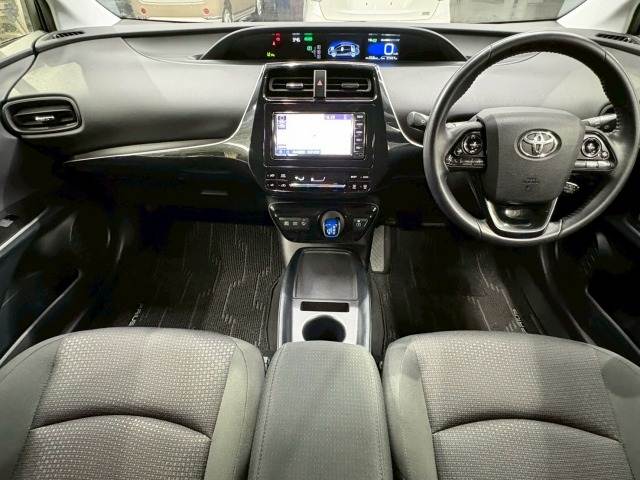 プリウス♪S 内装他