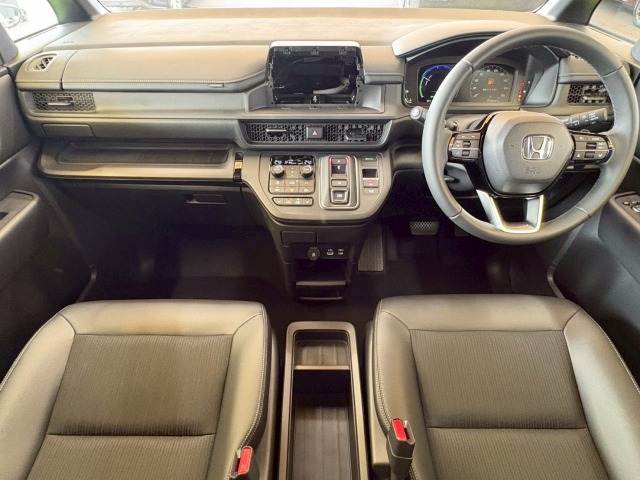 ステップワゴンe:HEV スパーダ 内装他