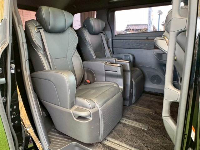 トヨタ ヴェルファイアハイブリッドの画像11