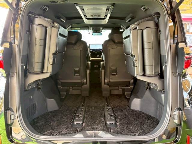 トヨタ ヴェルファイアハイブリッドの画像12