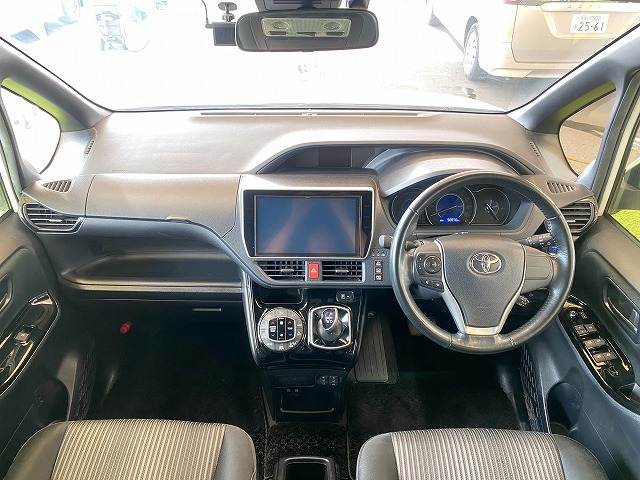 トヨタヴォクシーハイブリッドハイブリッドZS 純正10型ナビ/両側電動スライドドア/7人乗り/セーフティセンス/シートヒーター/クルーズコントロール/バックカメラ/USB/CD/DVD/Bluetooth 内装他