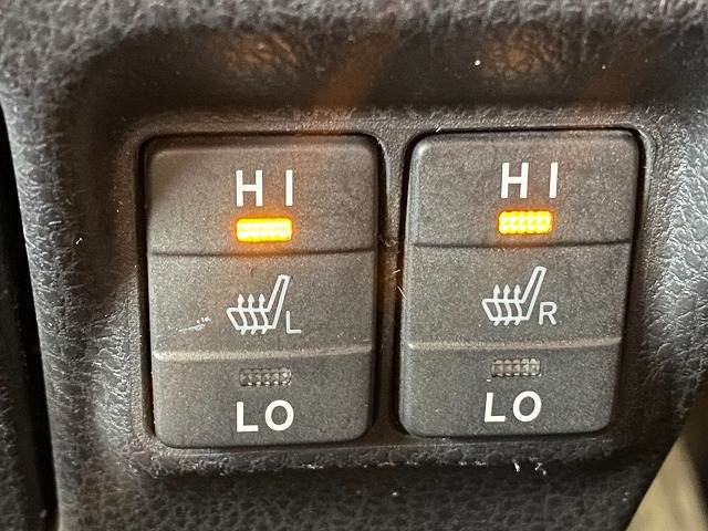 ヴォクシーハイブリッドハイブリッドZS 純正10型ナビ/両側電動スライドドア/7人乗り/セーフティセンス/シートヒーター/クルーズコントロール/バックカメラ/USB/CD/DVD/Bluetooth 内装他