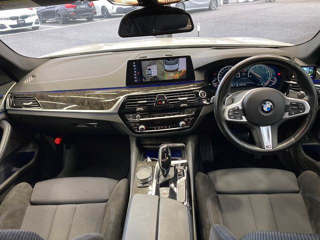 BMW 5Series Sedanの画像2