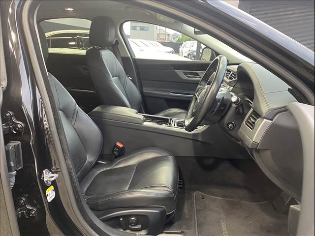 XFSPORTBRAKE 2.0D PRESTIGE 内装他