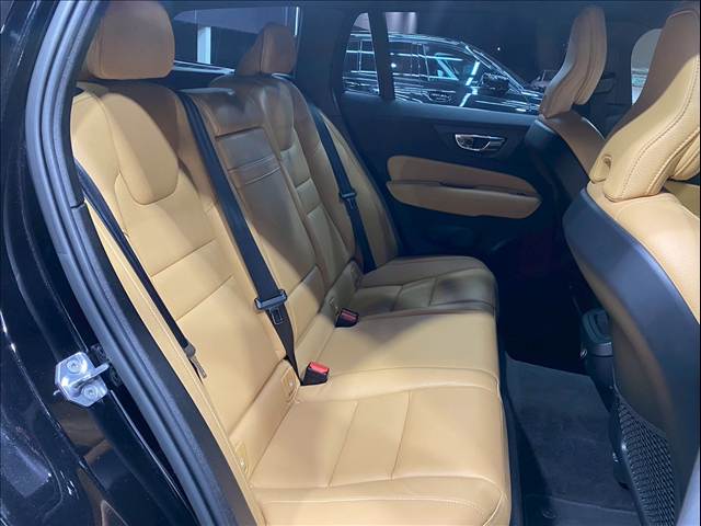 V60T5 Momentum 内装他