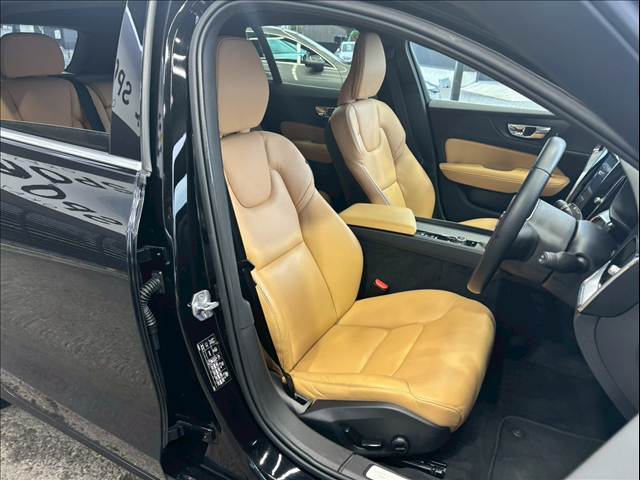 V60T5 Momentum 内装他