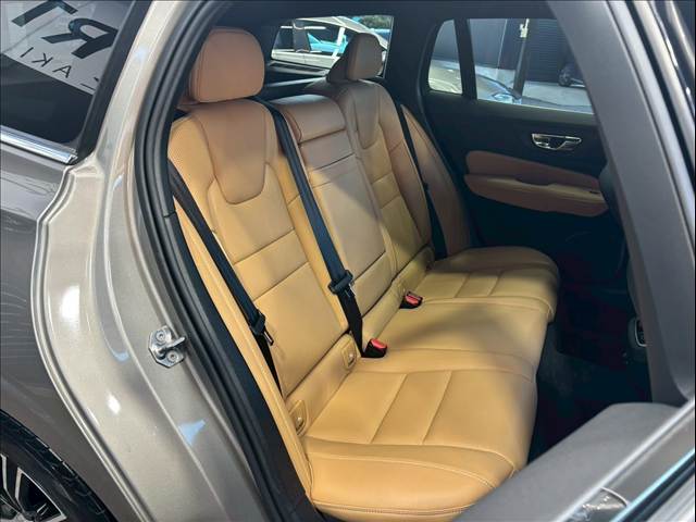 V60T5 Inscription 内装他