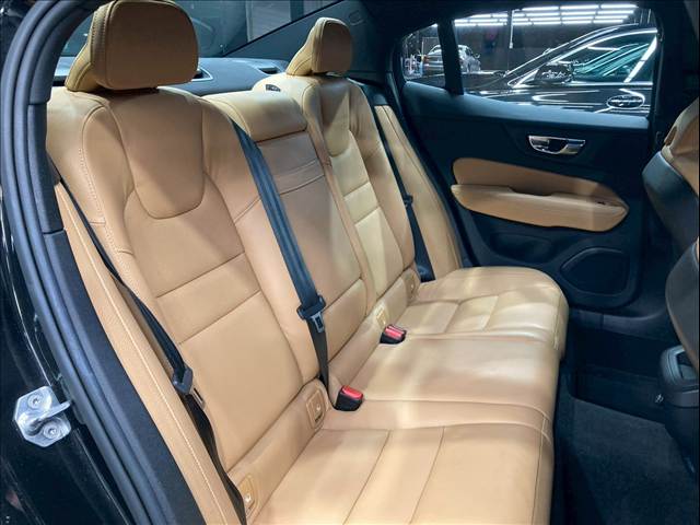 S60T4 Momentum 内装他