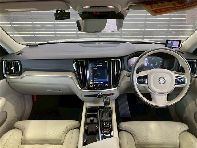 V60□T5 Inscription 内装他