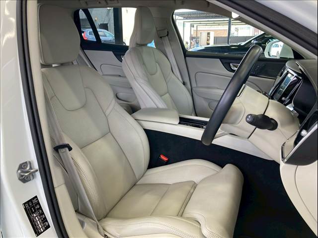 V60□T5 Inscription 内装他