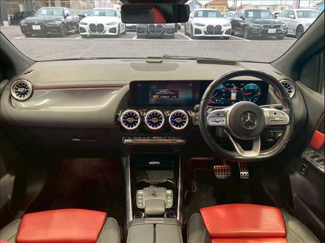 B-CLASSＢ２００ｄ　ＡＭＧライン　サンルーフ／レザーエクスクルーシブＰＫＧ／アドバンスドＰＫＧ／赤黒革シート／シートヒーター／パワーシート／シートメモリー／レーダークルーズ／アンビエントライト／レーンチェンジアシスト／電動トランク 内装他