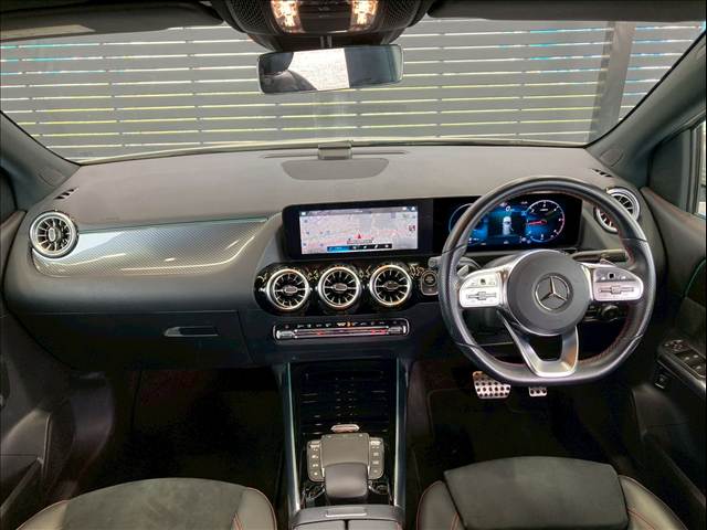 メルセデス・ベンツB-CLASSB200d AMGライン レーダークルーズコントロール/ブラインドスポットモニター/シートヒーター/クリアランスソナー/アンビエントライト/パーキングアシスト/フルゼグレーンキープアシスト/マルチビームLEDヘッドライト 内装他