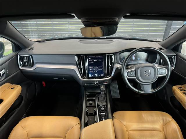 S60T4 モメンタム AppleCarPlay/全方位カメラ/茶革シート/レーダークルーズコントロール/ブラインドスポット/クリアランスソナー/パワーシート/シートメモリー/シートヒーター/フルセグ/パーキングアシスト 内装他
